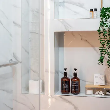 Ctrl Alt Retreat - 4 Star And Parking *