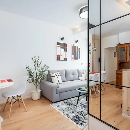 Ctrl Alt Retreat - 4 Star And Parking *